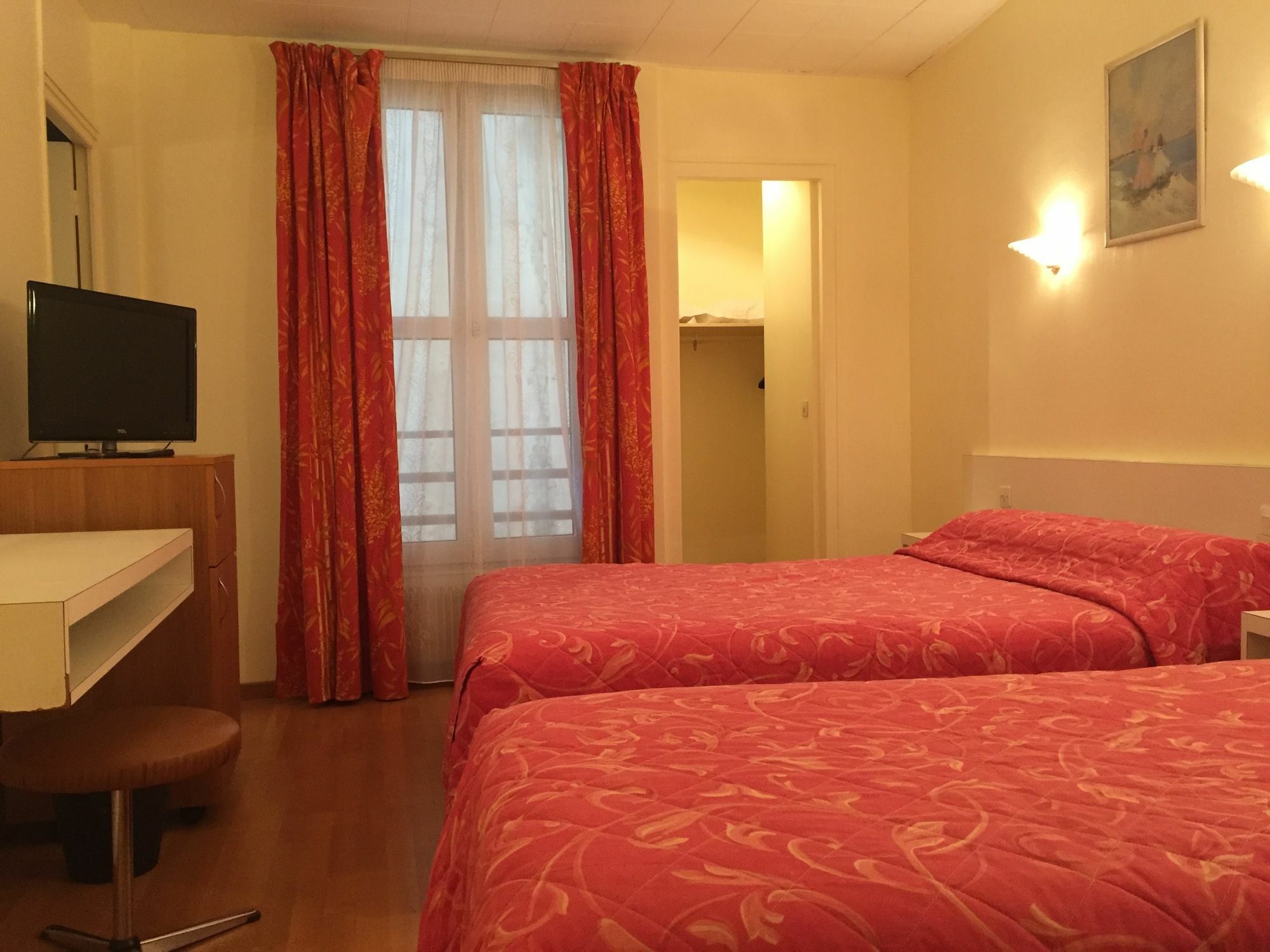 Hotel Des Pyrenees - Entre Bastille Et Nation Paris Exterior foto